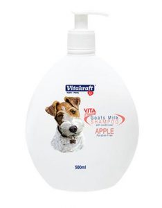 Vitakraft 2 in 1 Goat’s Milk Apple Dog Shampoo (2 Sizes)